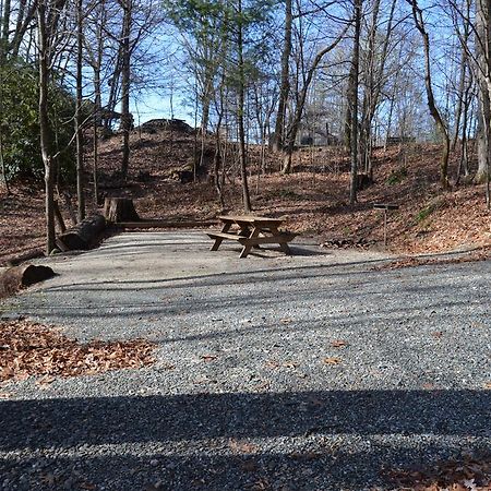 Linville Falls Campground, Rv Park, And Cabins Екстериор снимка