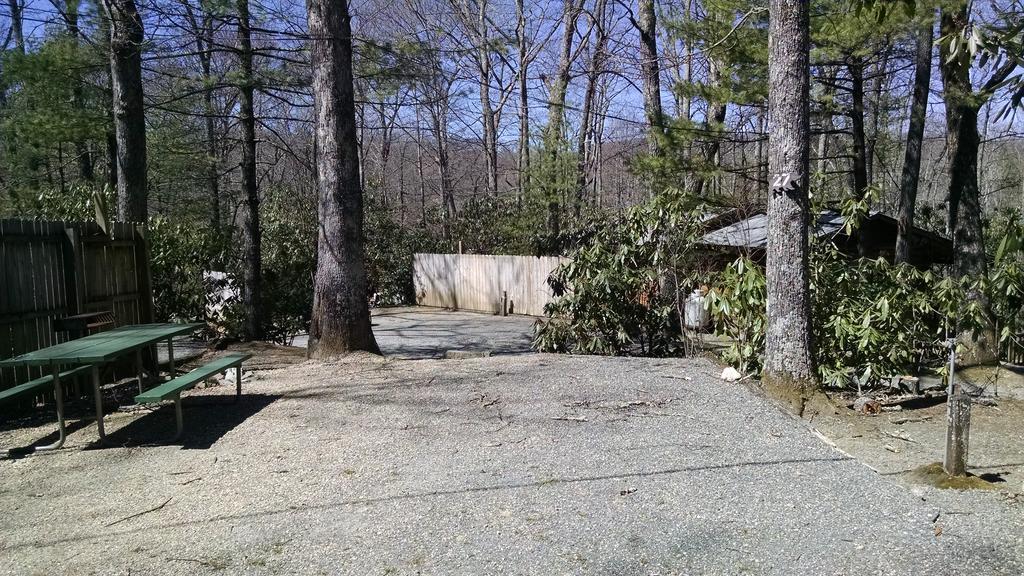 Linville Falls Campground, Rv Park, And Cabins Екстериор снимка