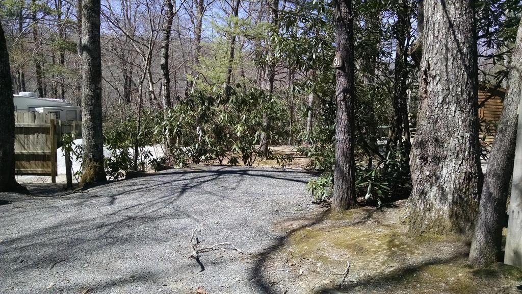 Linville Falls Campground, Rv Park, And Cabins Екстериор снимка