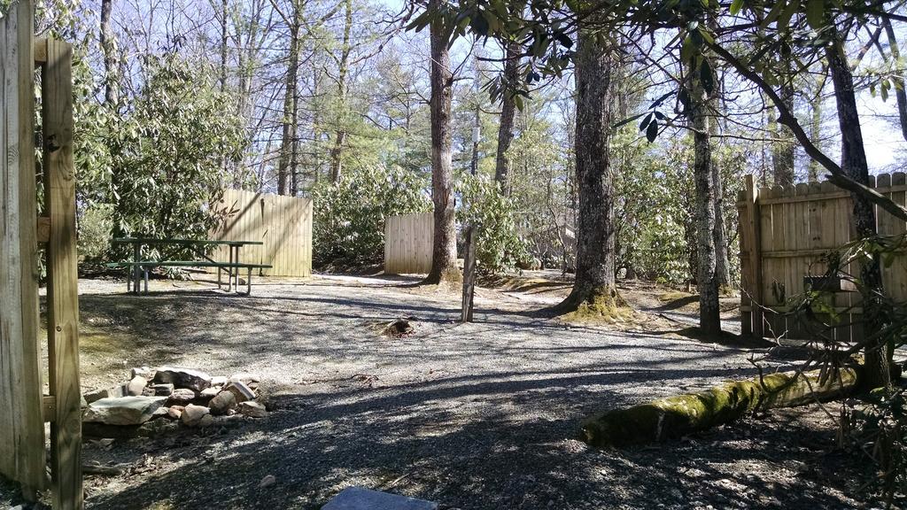 Linville Falls Campground, Rv Park, And Cabins Екстериор снимка