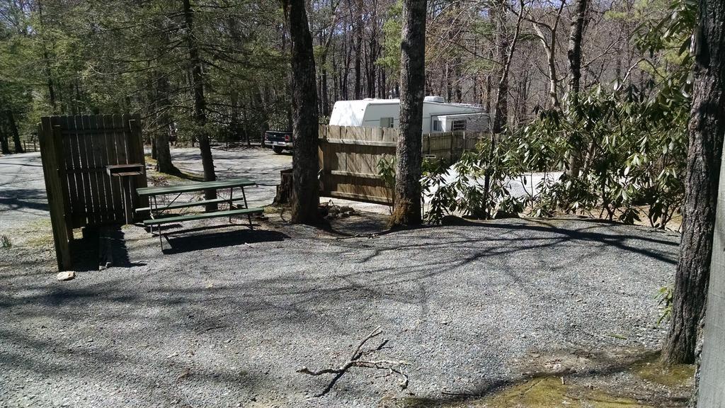 Linville Falls Campground, Rv Park, And Cabins Екстериор снимка