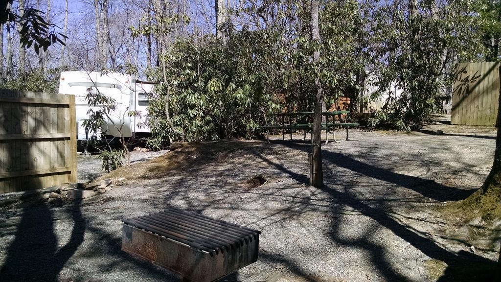 Linville Falls Campground, Rv Park, And Cabins Екстериор снимка