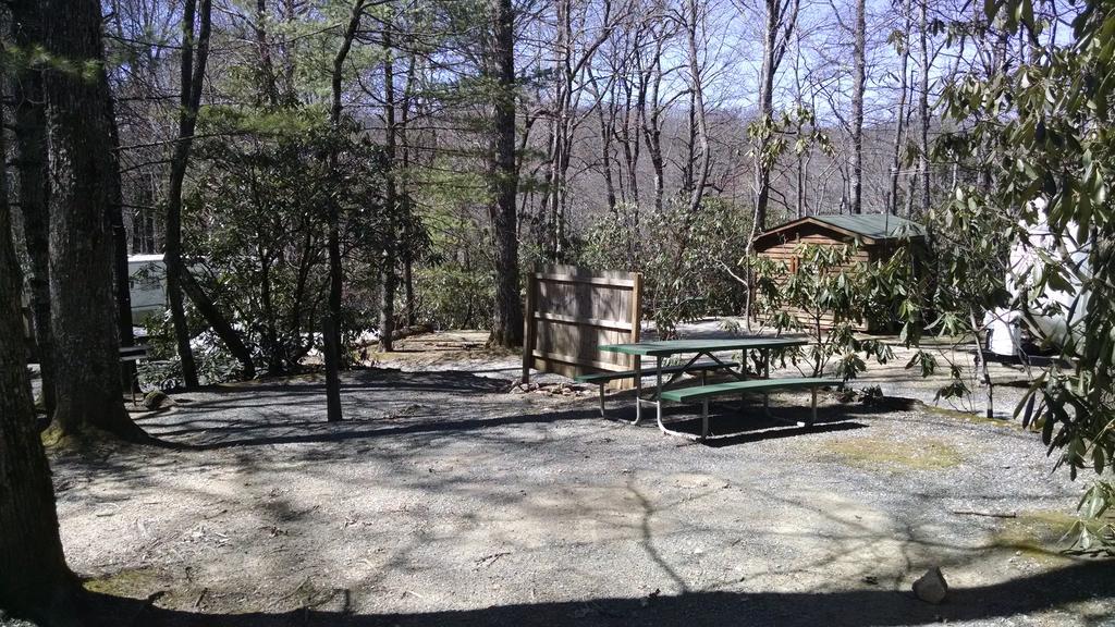 Linville Falls Campground, Rv Park, And Cabins Екстериор снимка