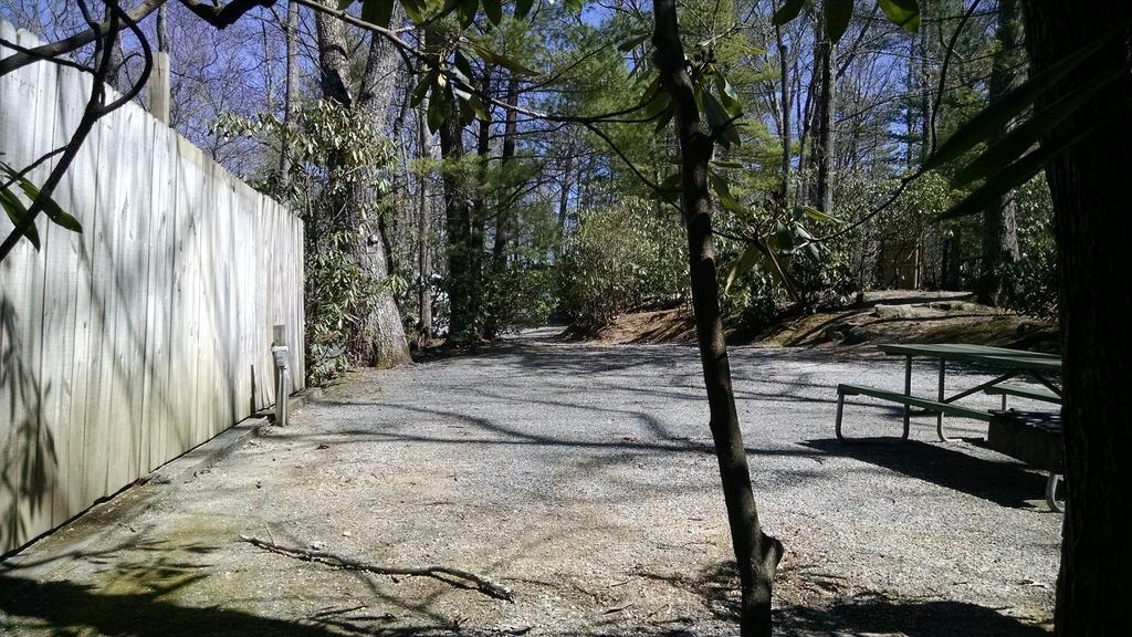 Linville Falls Campground, Rv Park, And Cabins Екстериор снимка