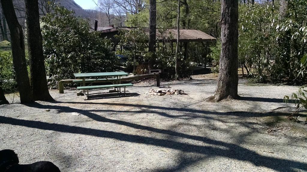 Linville Falls Campground, Rv Park, And Cabins Екстериор снимка