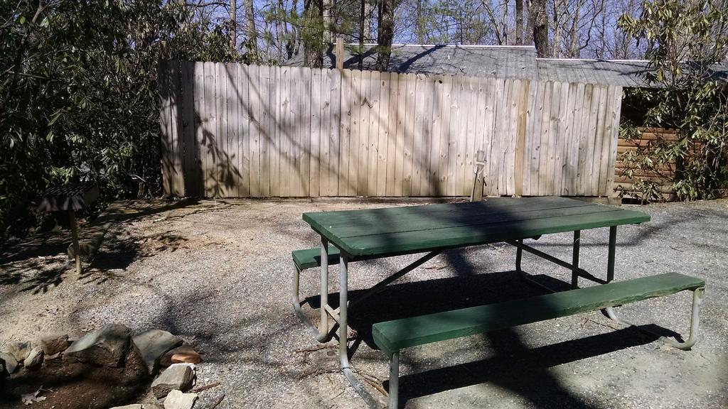 Linville Falls Campground, Rv Park, And Cabins Екстериор снимка