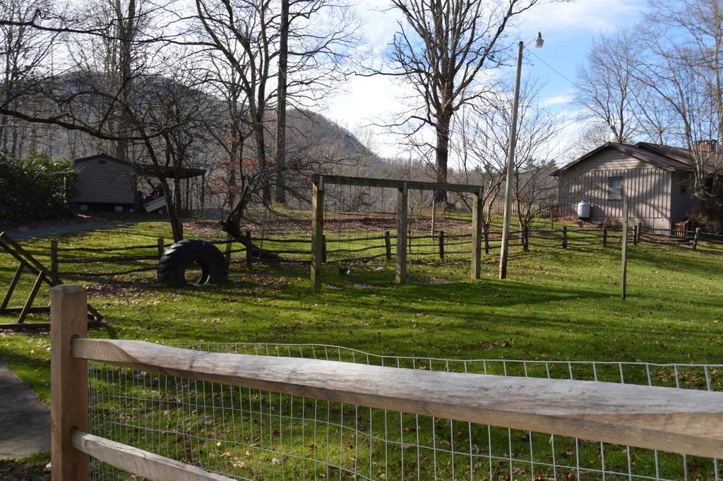 Linville Falls Campground, Rv Park, And Cabins Екстериор снимка