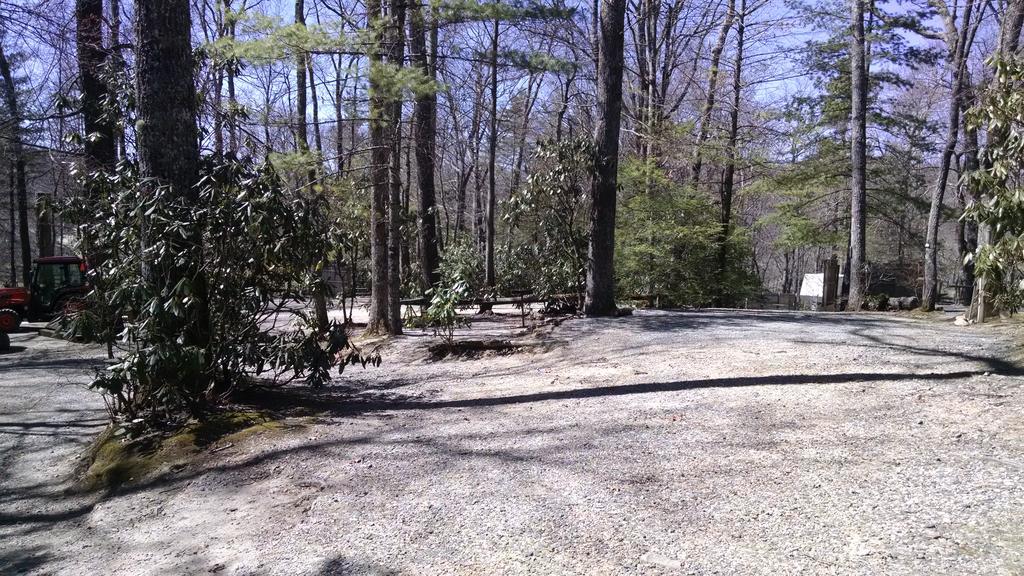 Linville Falls Campground, Rv Park, And Cabins Екстериор снимка