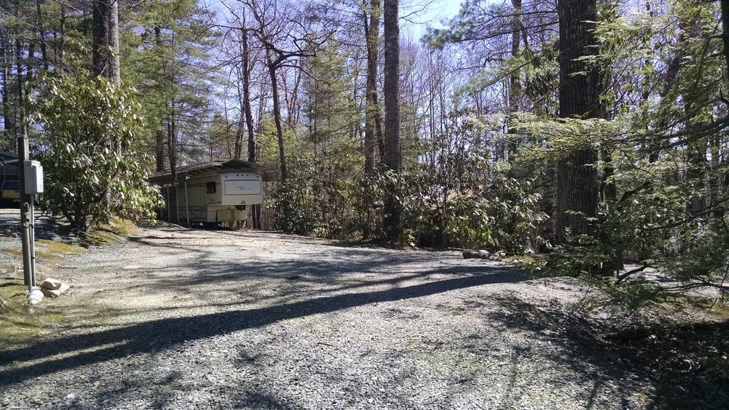 Linville Falls Campground, Rv Park, And Cabins Екстериор снимка
