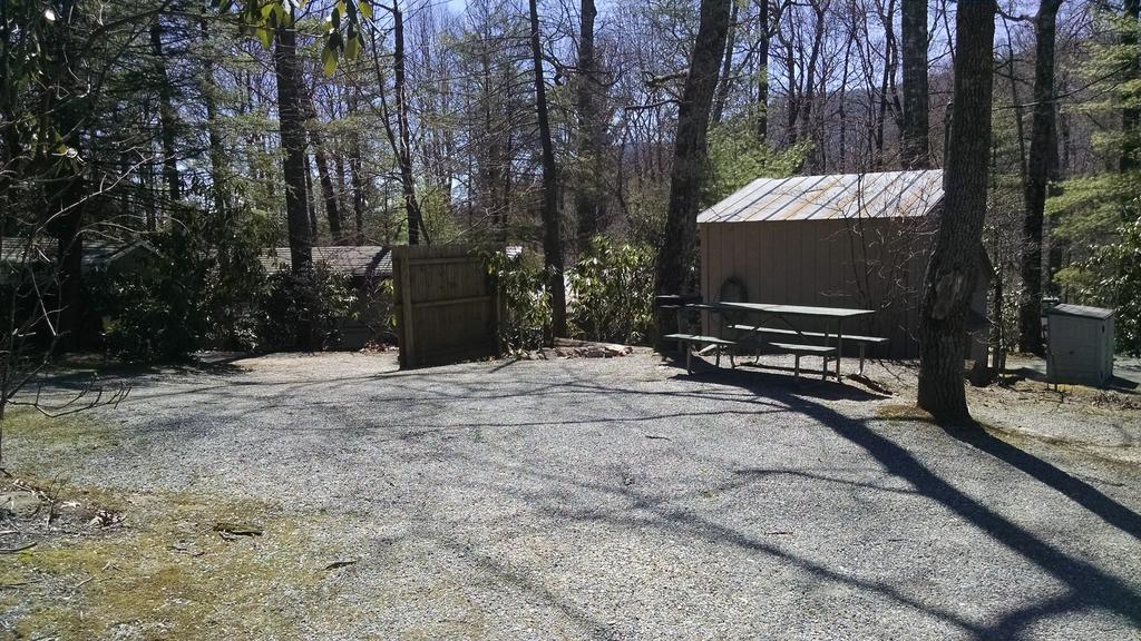 Linville Falls Campground, Rv Park, And Cabins Екстериор снимка