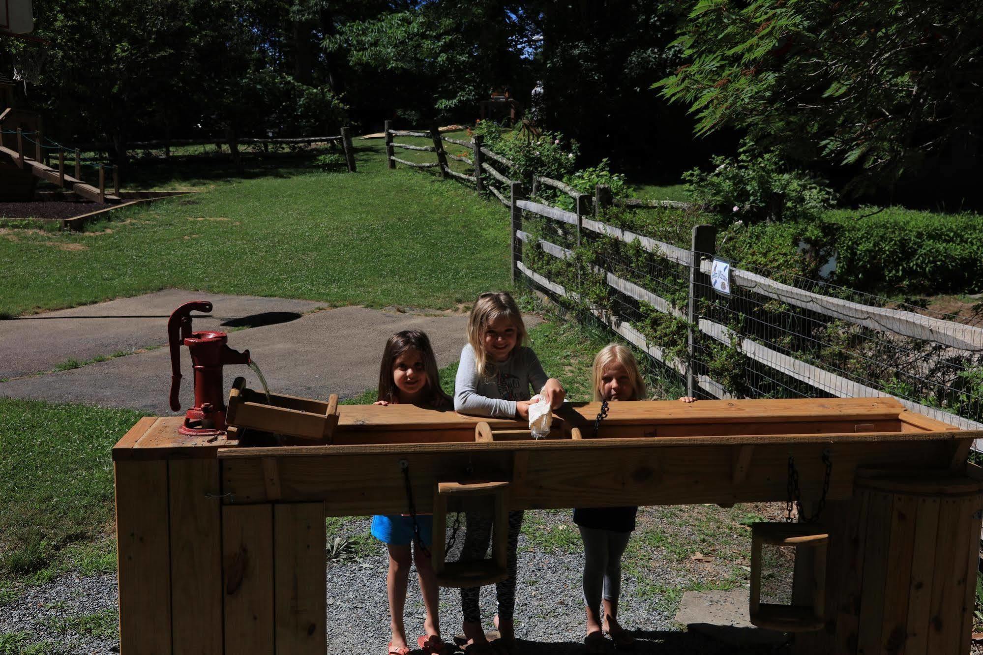 Linville Falls Campground, Rv Park, And Cabins Екстериор снимка