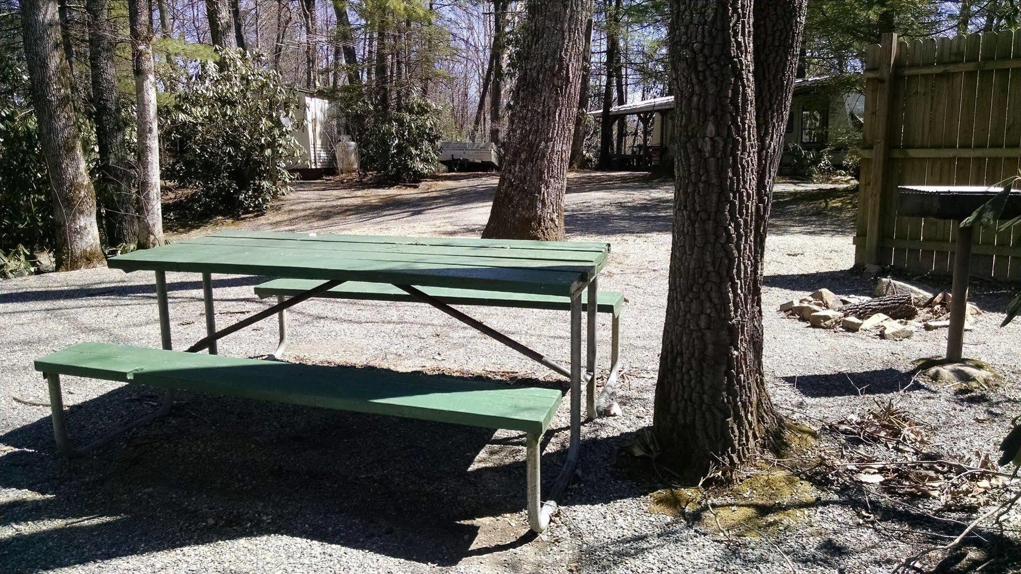 Linville Falls Campground, Rv Park, And Cabins Екстериор снимка