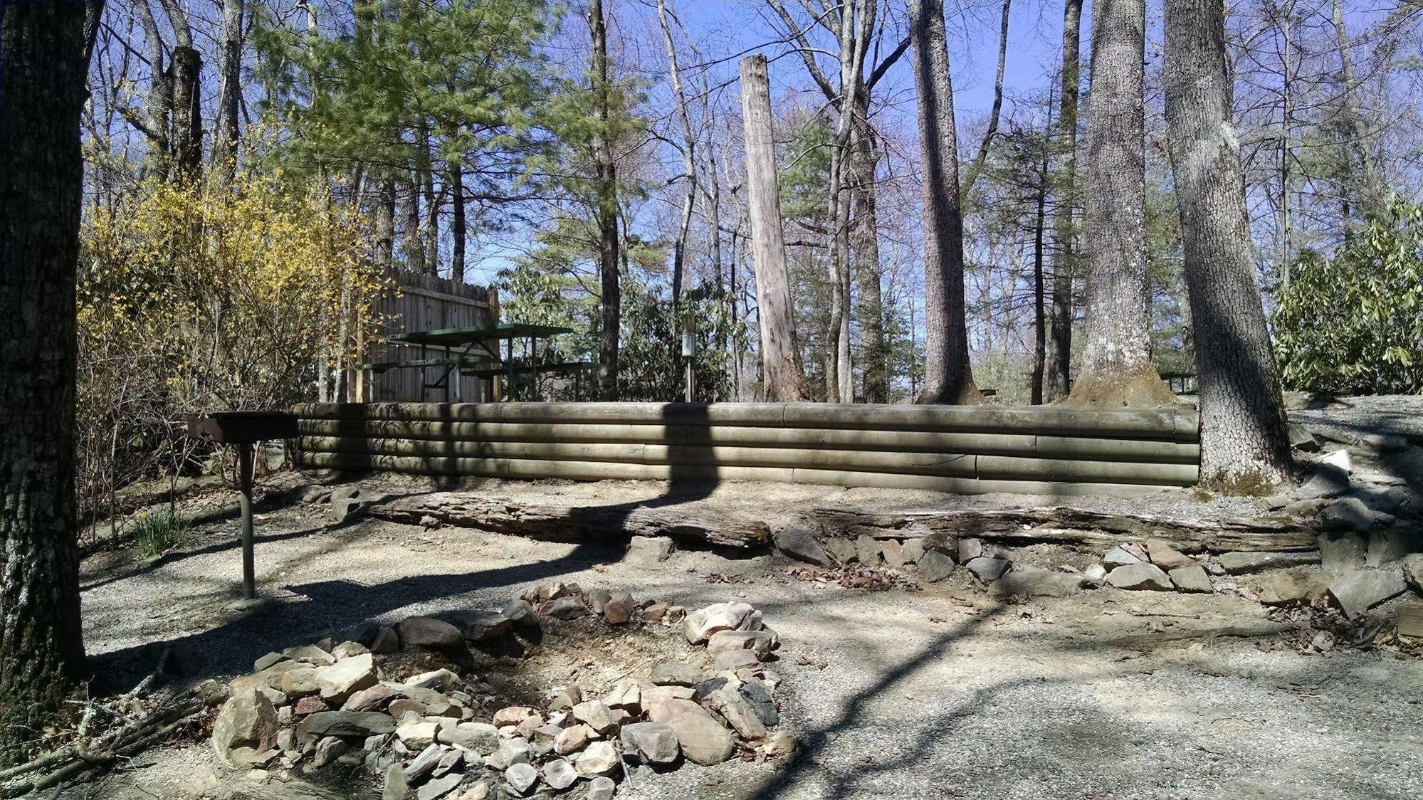 Linville Falls Campground, Rv Park, And Cabins Екстериор снимка