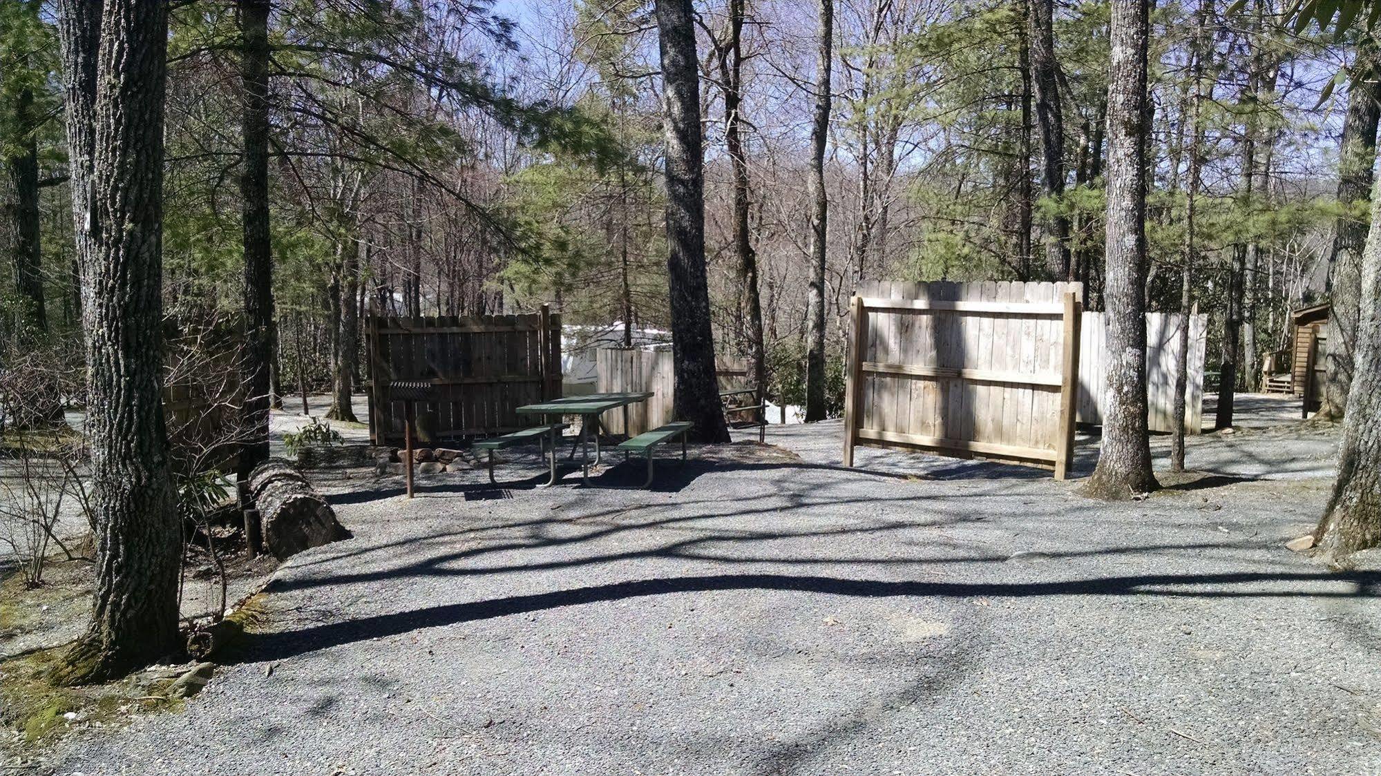Linville Falls Campground, Rv Park, And Cabins Екстериор снимка