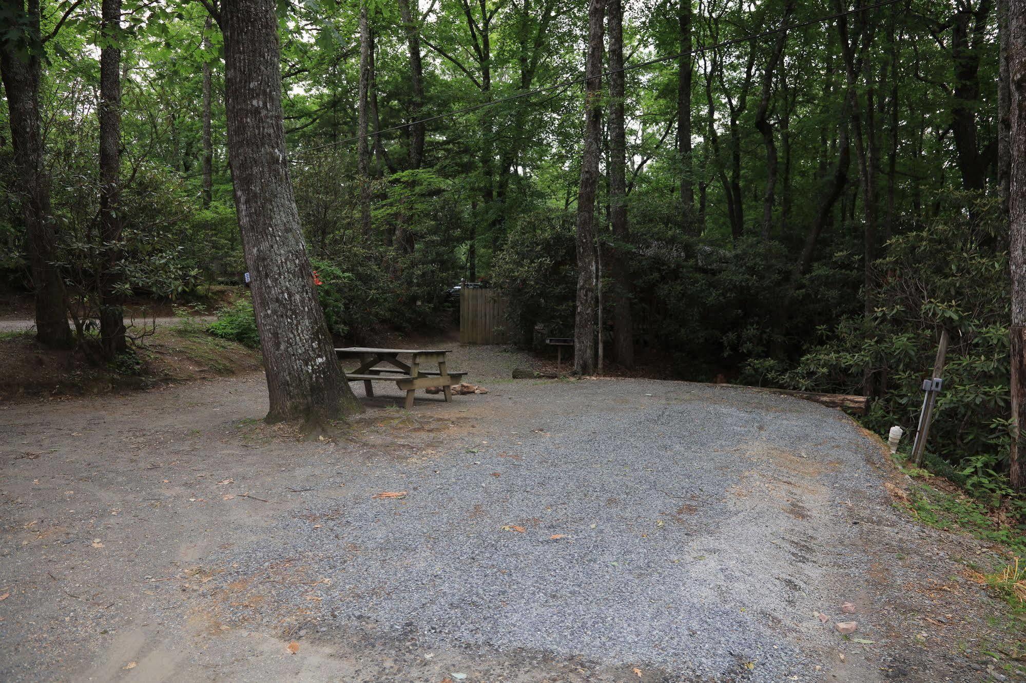 Linville Falls Campground, Rv Park, And Cabins Екстериор снимка