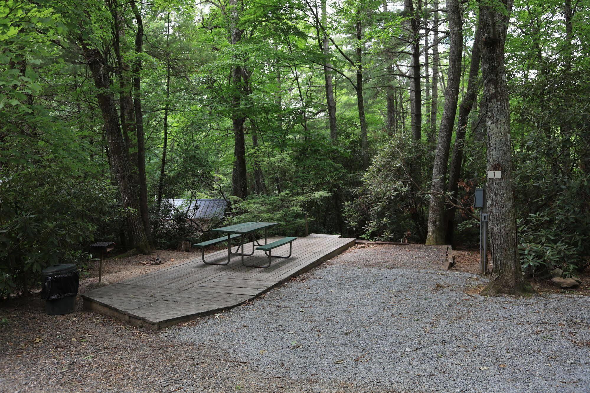 Linville Falls Campground, Rv Park, And Cabins Екстериор снимка